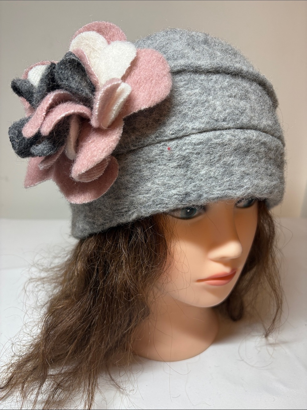 LaFenice Gray and Pink Wool Hat One Size